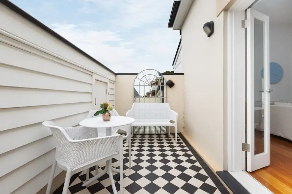 Executive Studio With Patio Near Trains - photo 6
