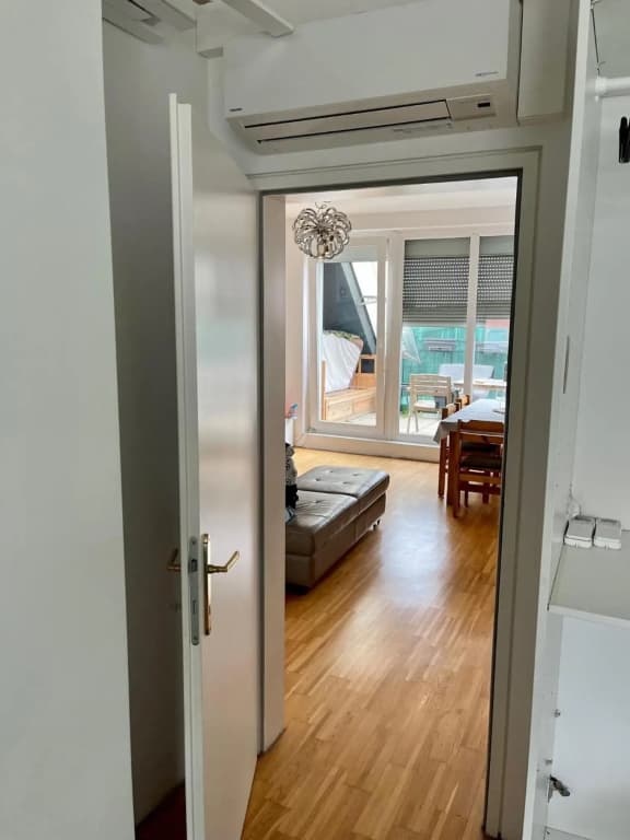 Dachgeschosswohnung mit kostenlosem Parkplatz ! - photo 6