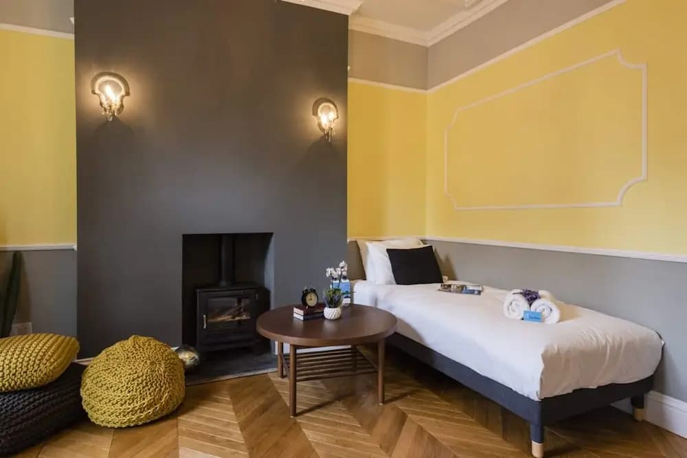 Stylish Hyde Park Gem - photo 5