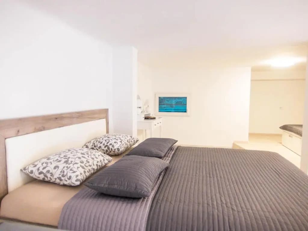 Goldcentral Apartment - photo 2