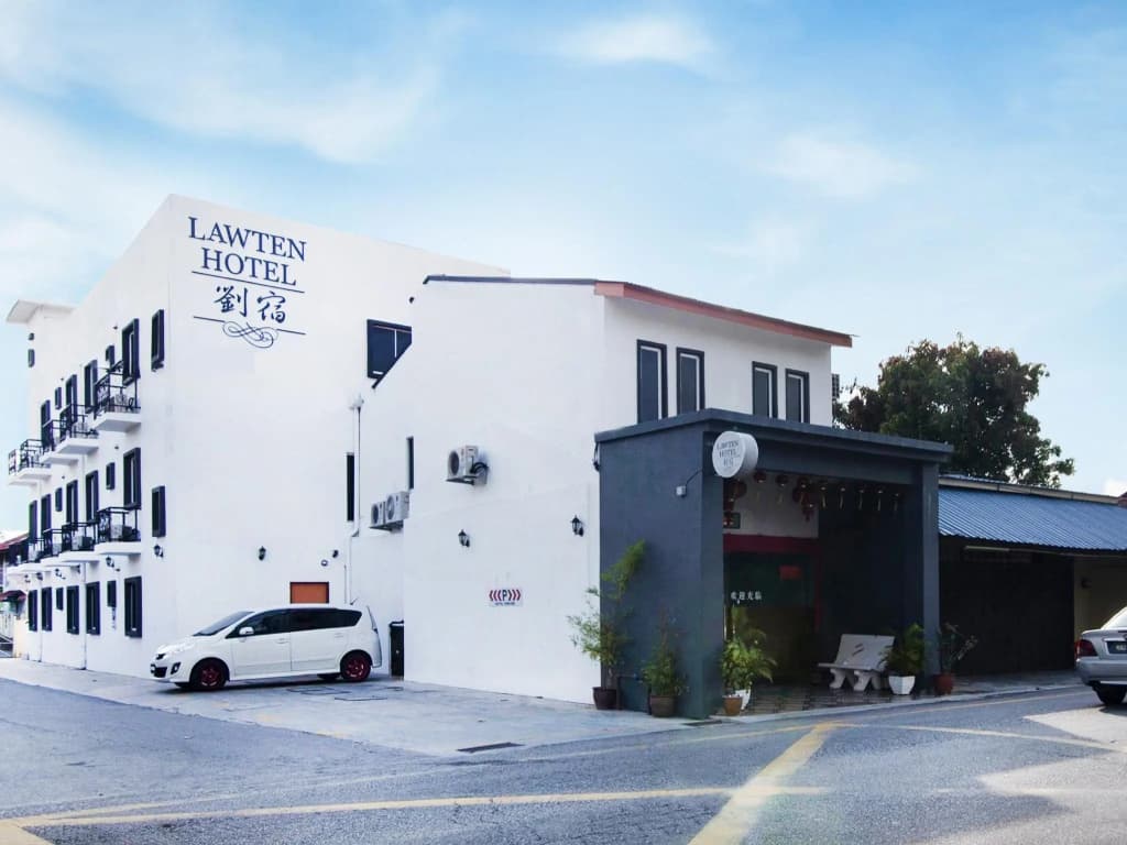 Lawten Hotel - photo 1
