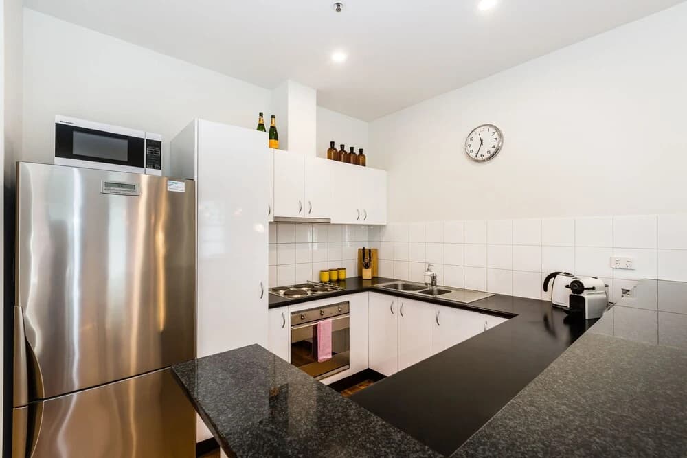 AERIN, 2BDR Melbourne Apartment - photo 14