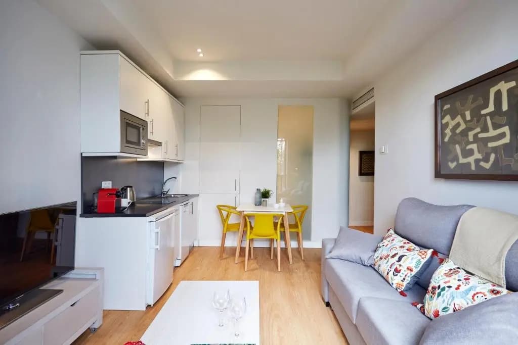 LEEWAYS APARTMENT III in ALCALÁ 99 - photo 2