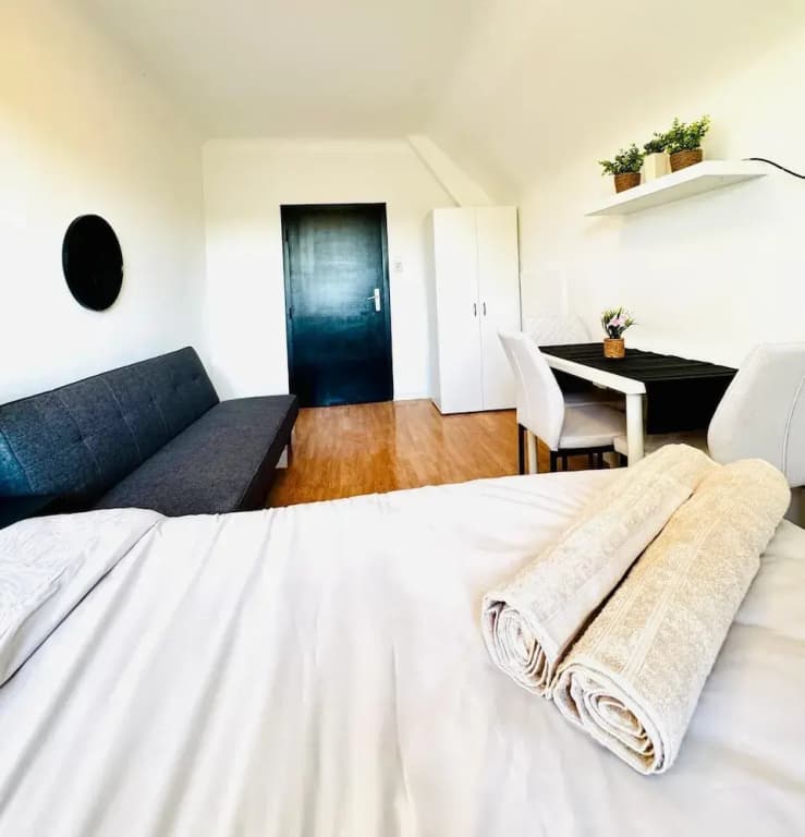 Cozy Garden Villa near Danube For 16P - photo 2