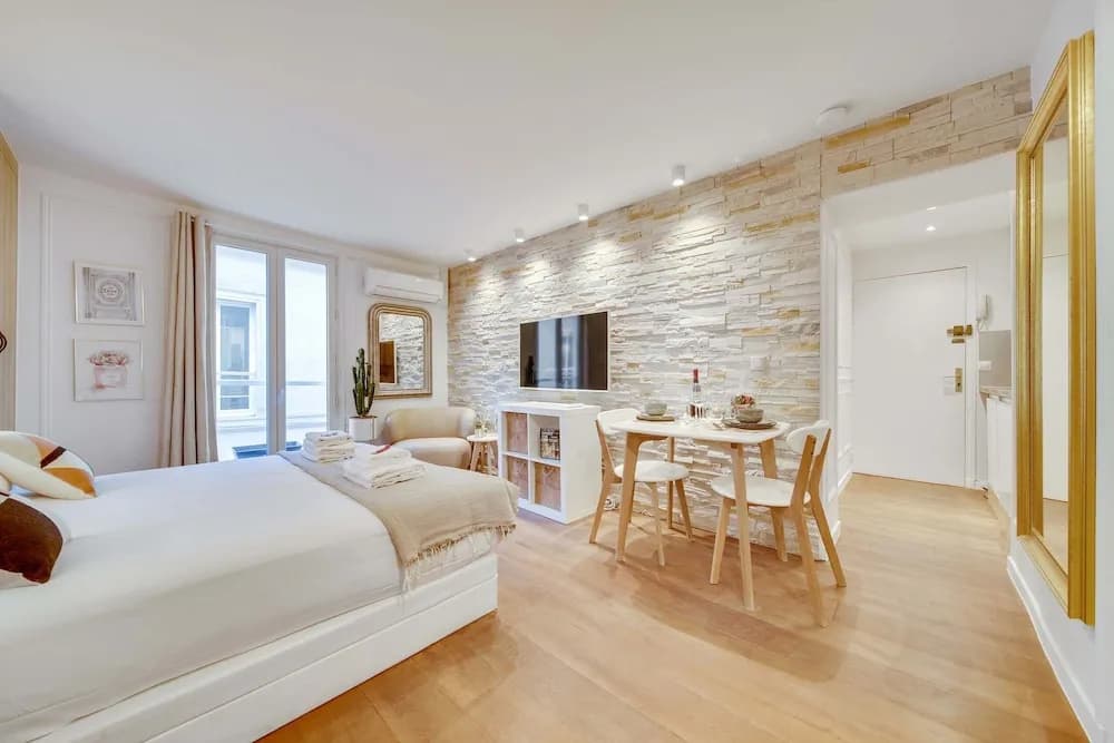 Historical Apartment in the Heart of Paris - 2 - photo 3