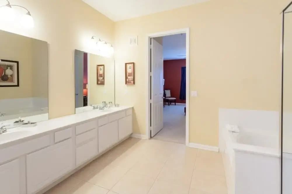 3 Bed 2 Bath Premium Lakeview l 1006 - photo 10