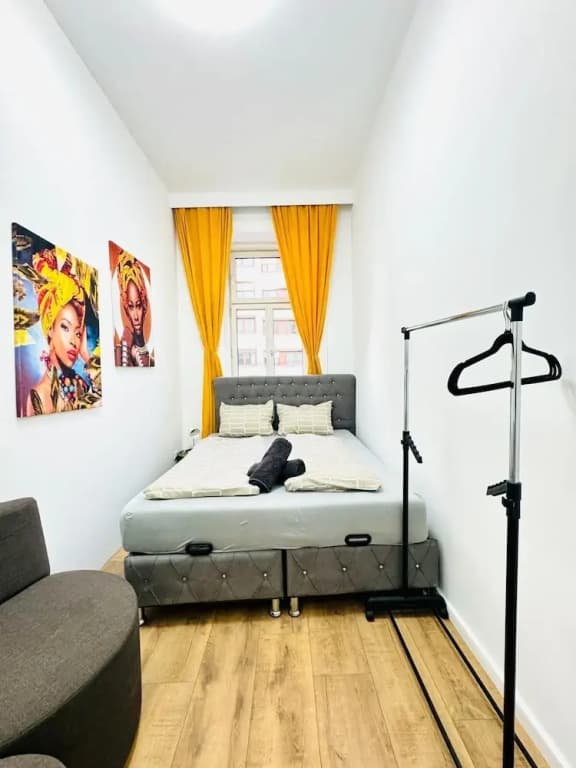 Stylish 9BR Apartment for 18 Guests - photo 27