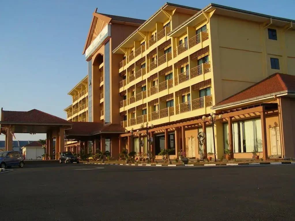 Putra Brasmana Hotel - photo 1
