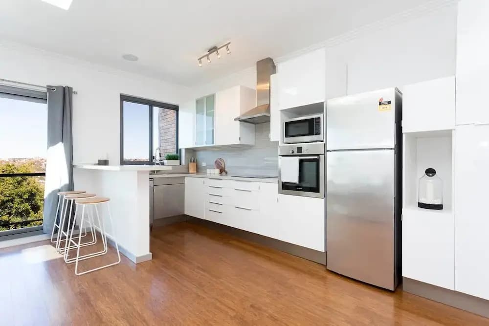Beachside Apartment with Stunning Views & Parking - photo 13