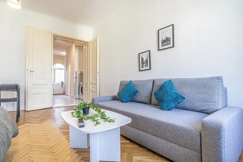 Comfy 2BR Apt Long Stay Matzleinsdorfer - photo 4