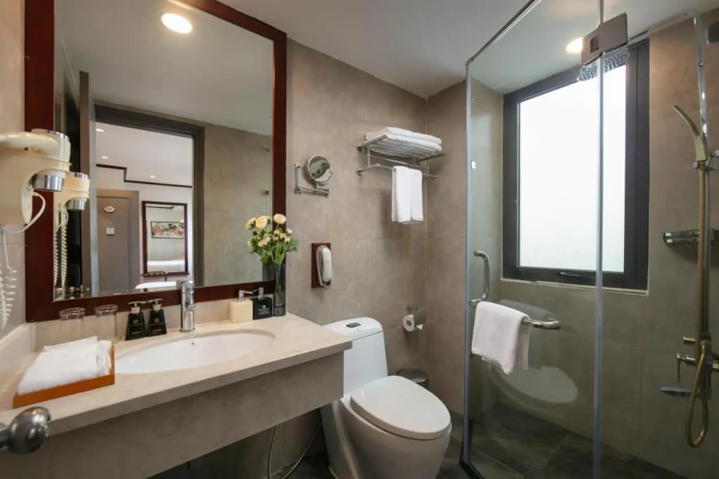 May De Ville Corner Hotel - photo 37