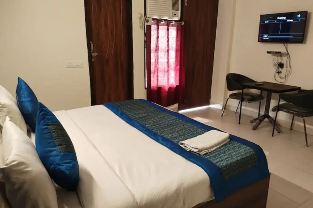 River Front Hotel Delhi - photo 16