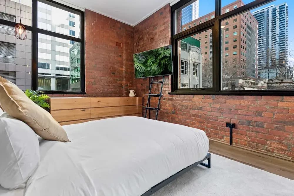 1-bed Warehouse Conversion in Melbourne CBD - photo 3