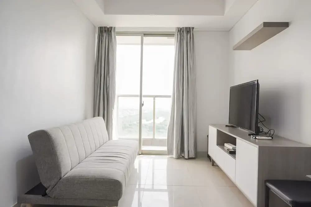 Stunning And Strategic 2Br Gold Coast Apartment Near Pik - photo 5