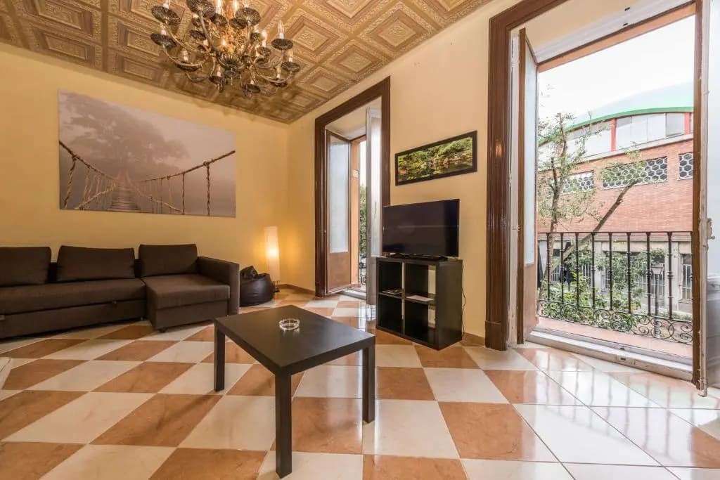 Grand Latina Apartment - photo 2