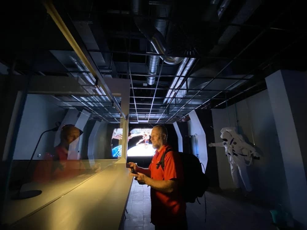 Space Night Capsule Hotel - photo 13