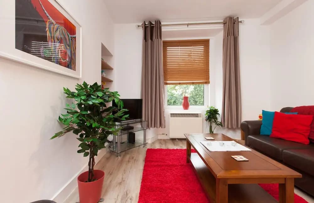 Connected & Convenient: Newly-renovated Flat for 2 - photo 9