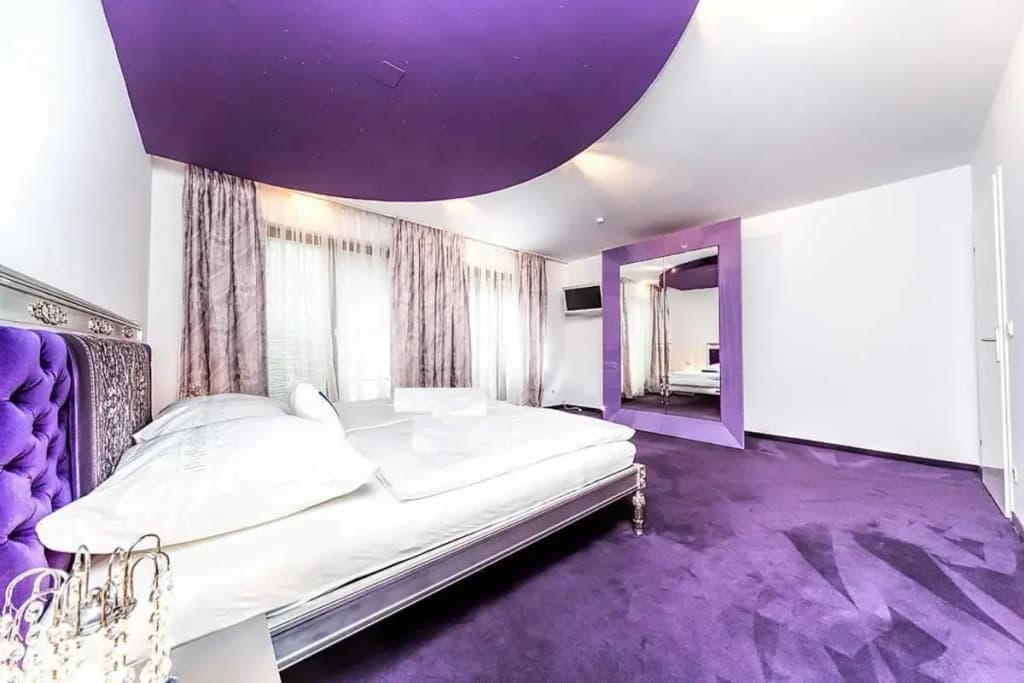 Luxury Apartment In Versace Style - photo 2