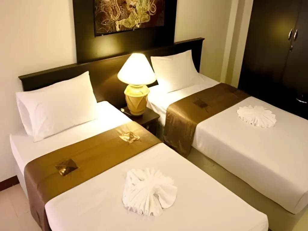 Grand Pinnacle Hotel - photo 23