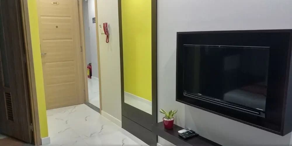 The Six Hotel - photo 12