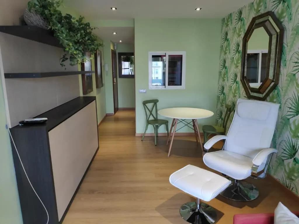 Cozy studio overlooking Pedro Zerolo Square - photo 10