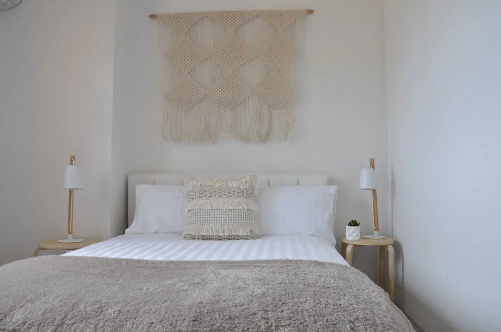 Sydney's Best 3 bdrm Apartment w Parking - photo 5