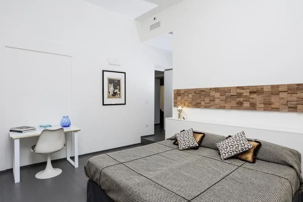 Spanish Steps Deluxe Apartment - main photo