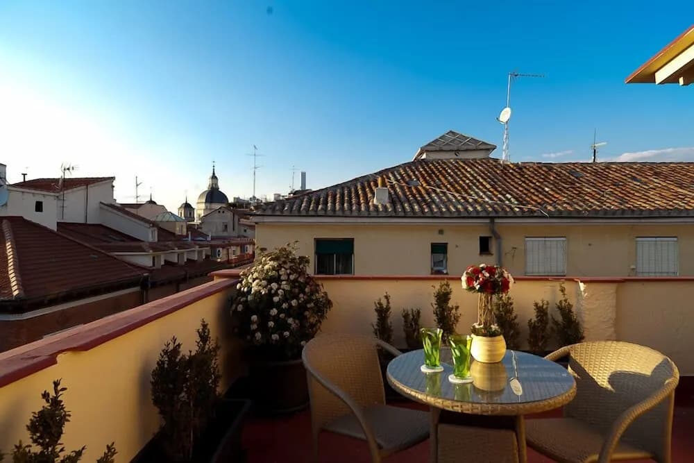 THC Tirso Molina Hostel - photo 16