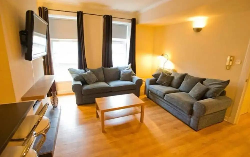 Central Open Plan Flat Sleeps 4 - photo 5