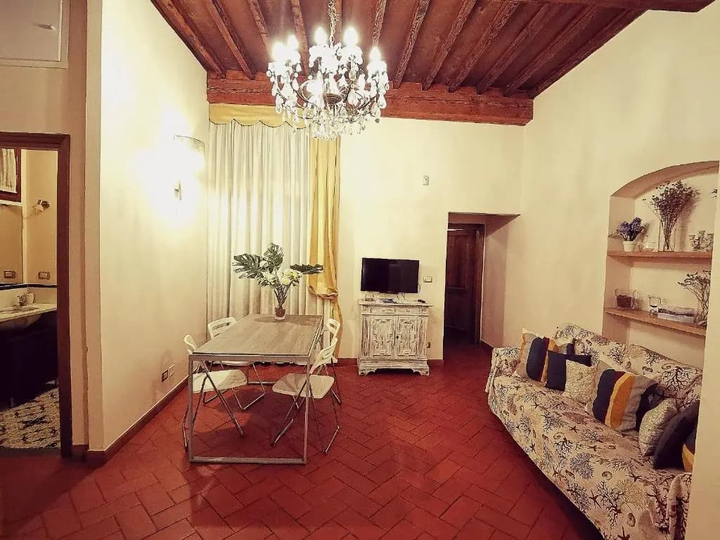 Perfect Location In Center - photo 2
