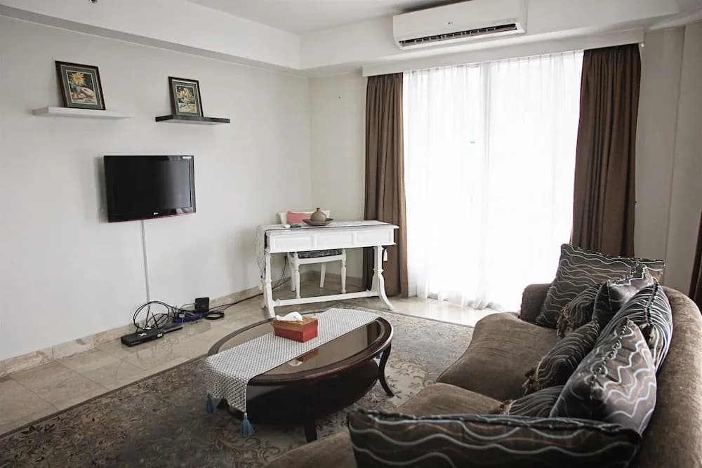 Classic Brawijaya Apartment with Pool View - main photo
