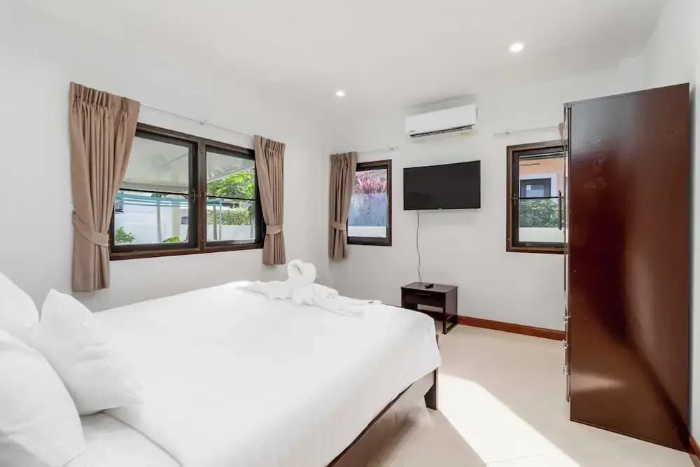 Poolside 3BR for Relaxed Stays V278 - photo 5