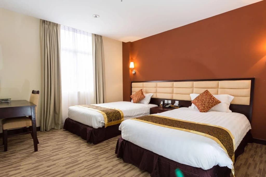 Hallmark Crown Hotel - photo 3