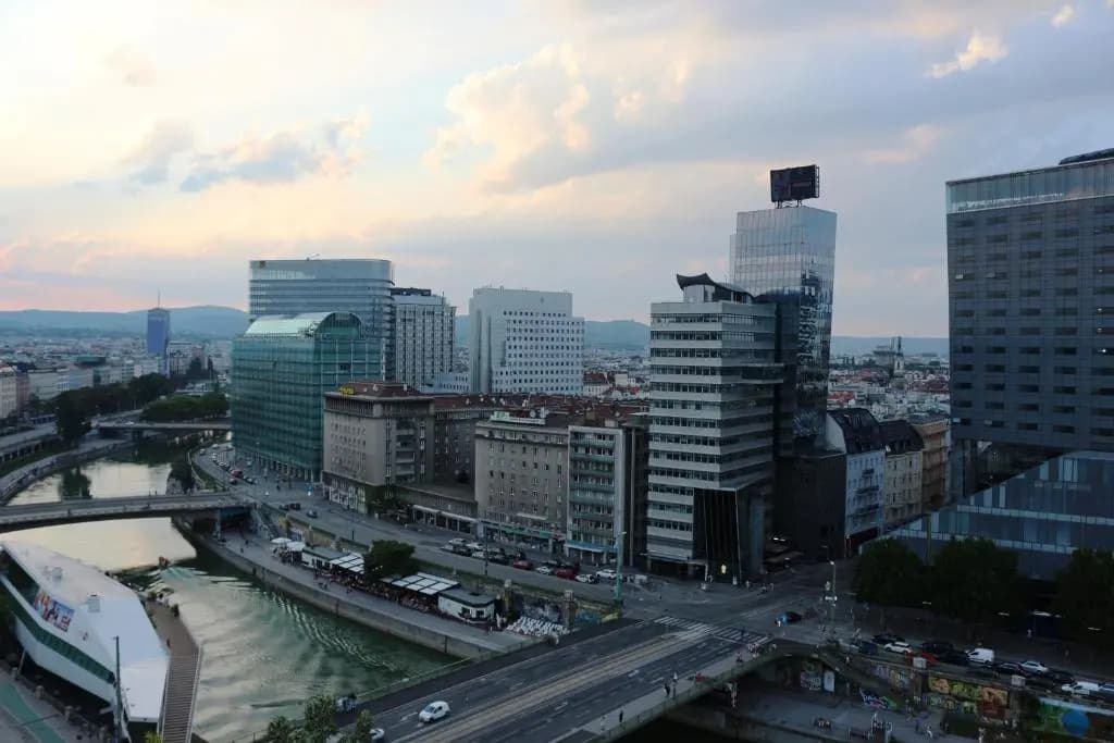 Center Apartment with 360° Rooftop - main photo