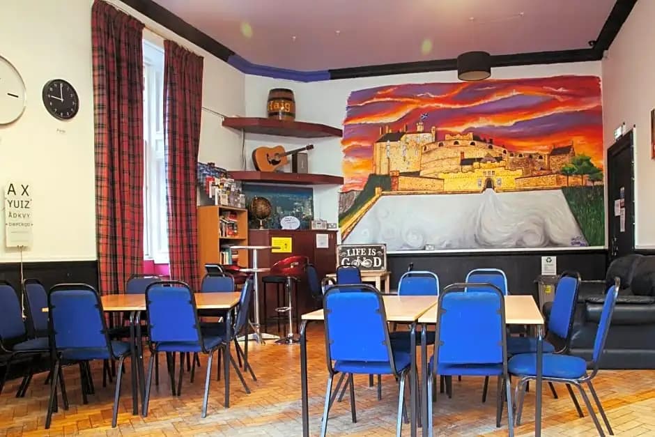 Edinburgh Backpackers Hostel - photo 13