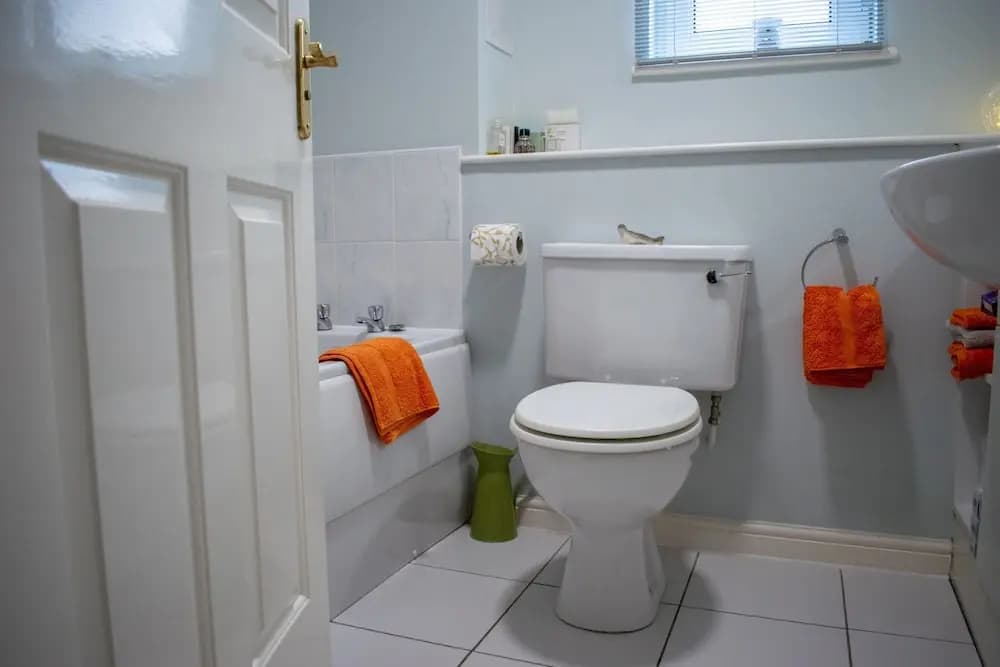 Homely 2 Bedroom Flat in Bonnington - photo 7