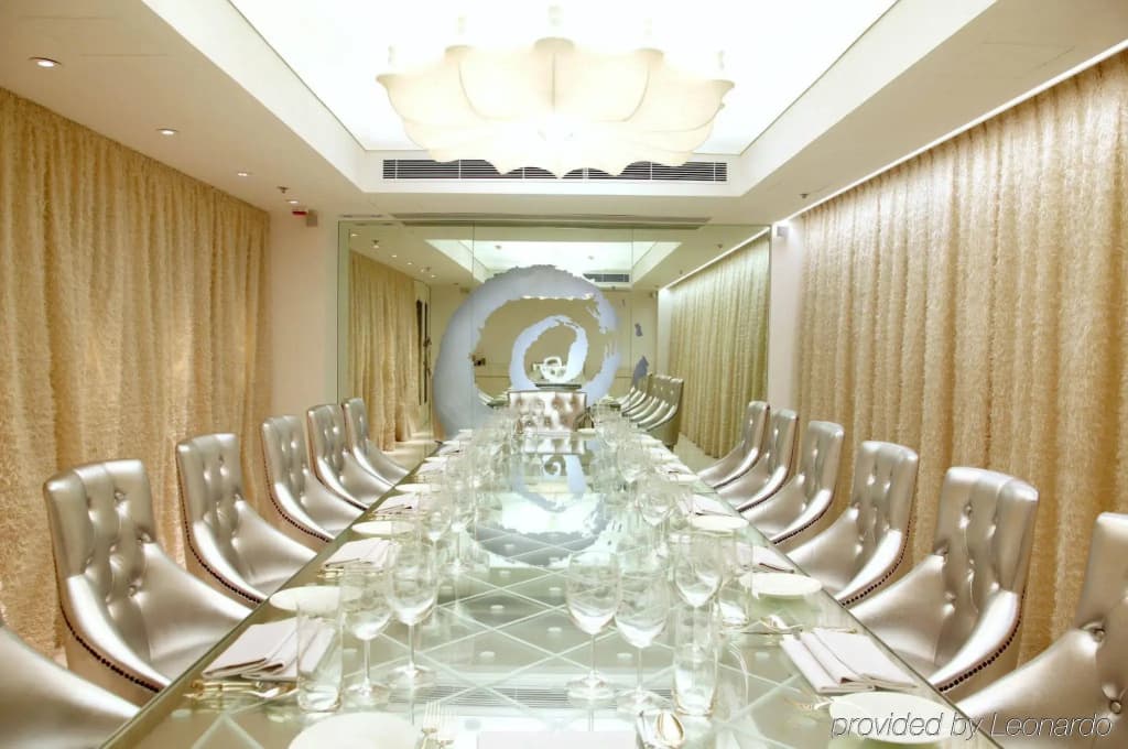 The Luxe Manor - photo 11