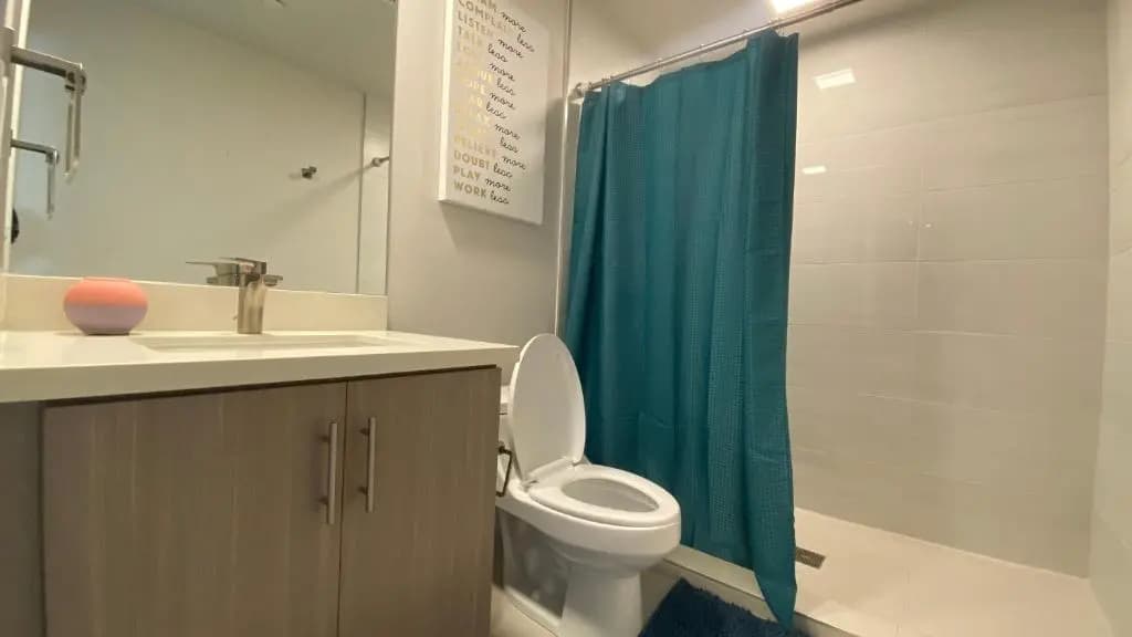 Gorgeous View 2bd 2ba Apartment in Hollywood - photo 8