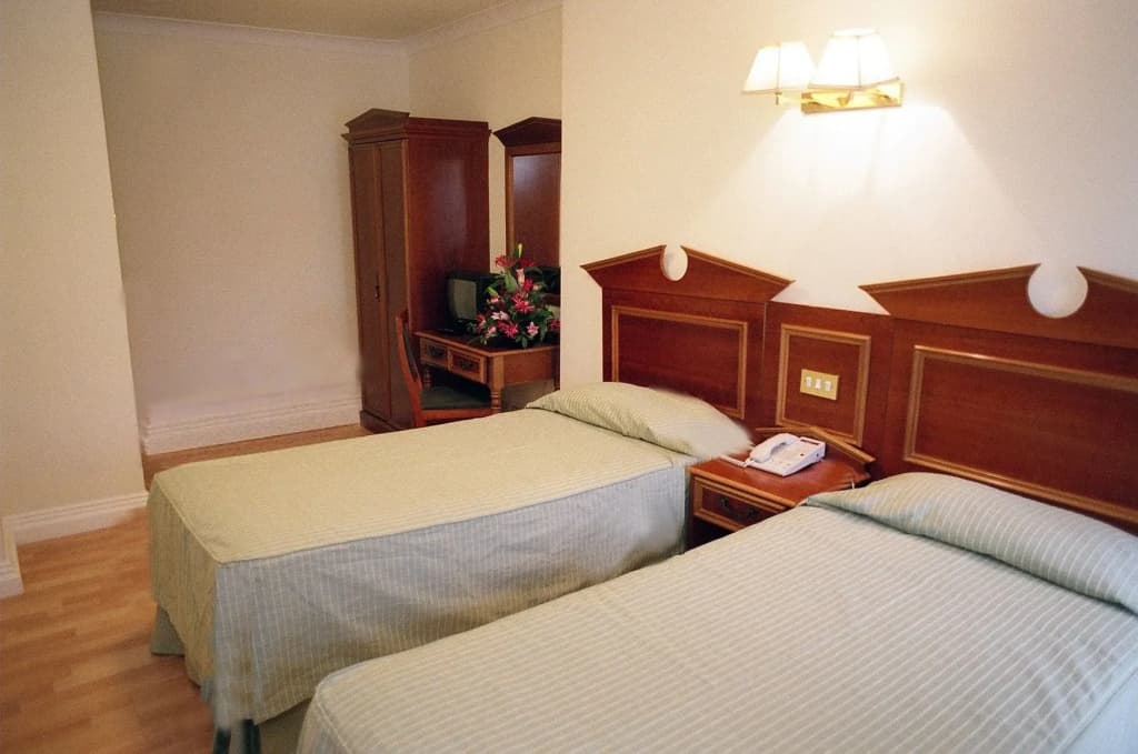 Royal Eagle Hotel - photo 32