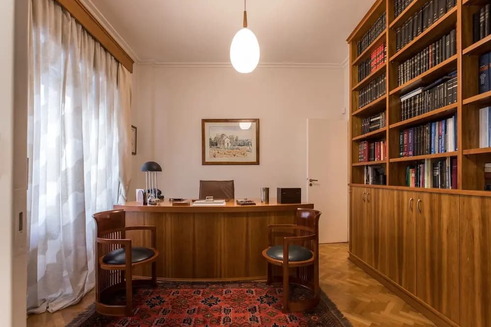 Elegant & Spacious 2bdr Flat - photo 11