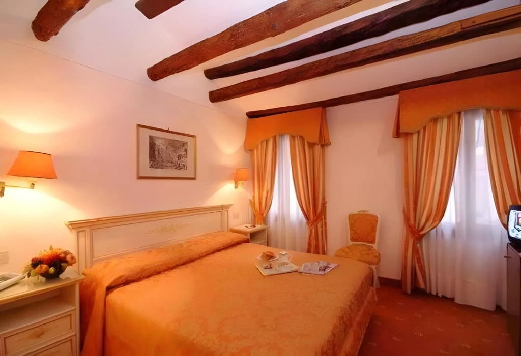 Hotel Ambassador Tre Rose - photo 3