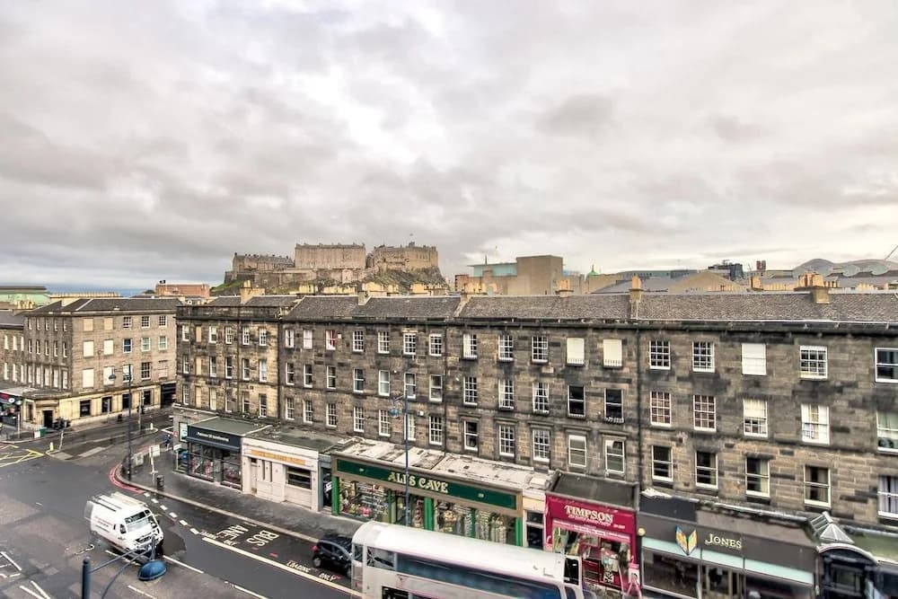 Lothian Road Apt With Castle View & Elevator - photo 8