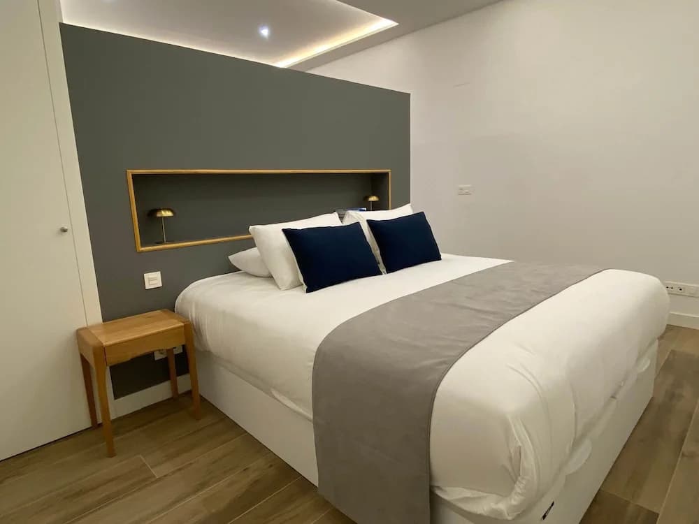 w Warm Modern 1BR Apartment in Chueca - photo 1