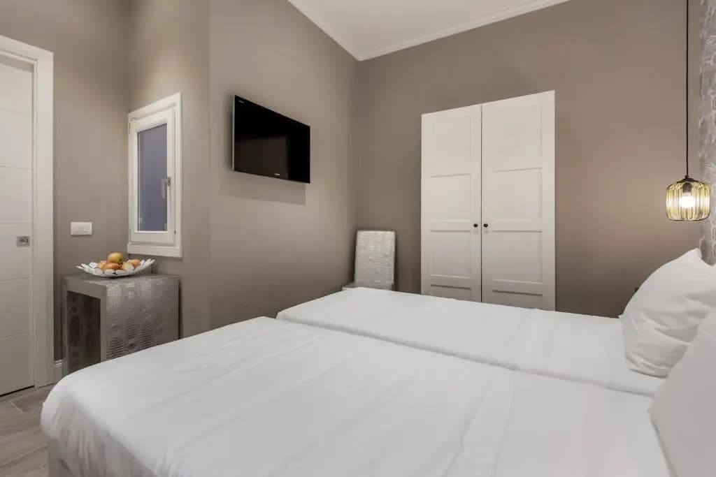 Bell Tower Studio Apartment - photo 4