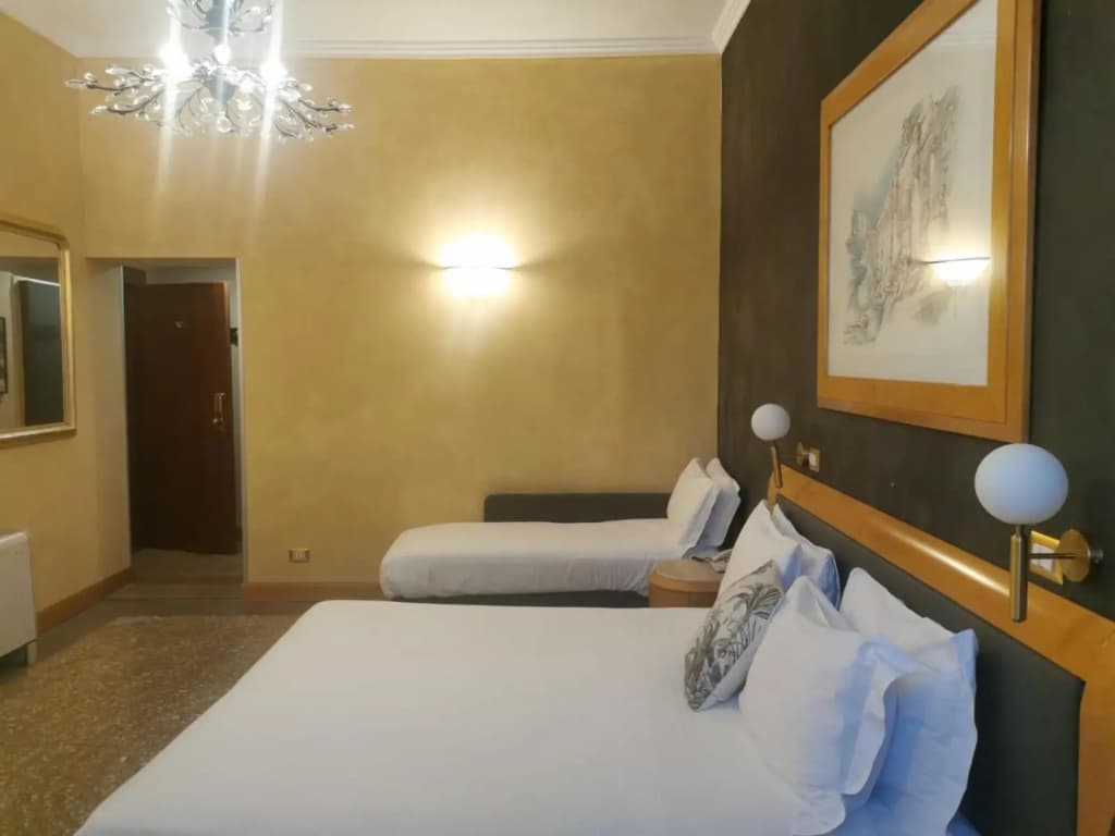 Hotel Accademia - photo 36
