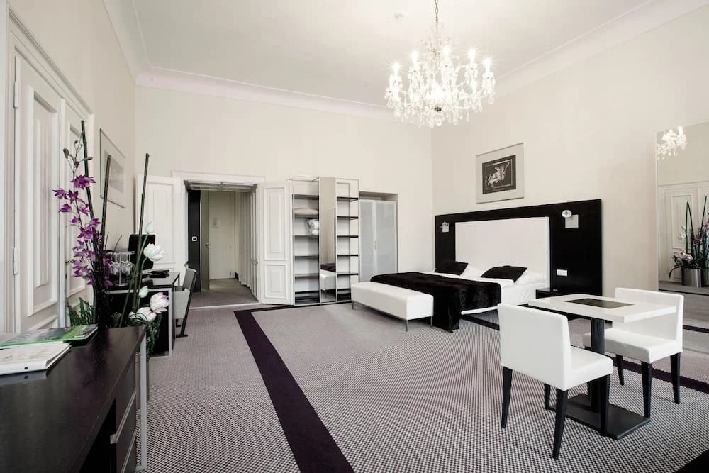 Old Town Square Hotel - photo 6
