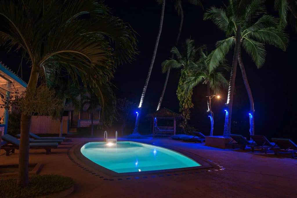 Blu' Beach Bungalows - photo 13