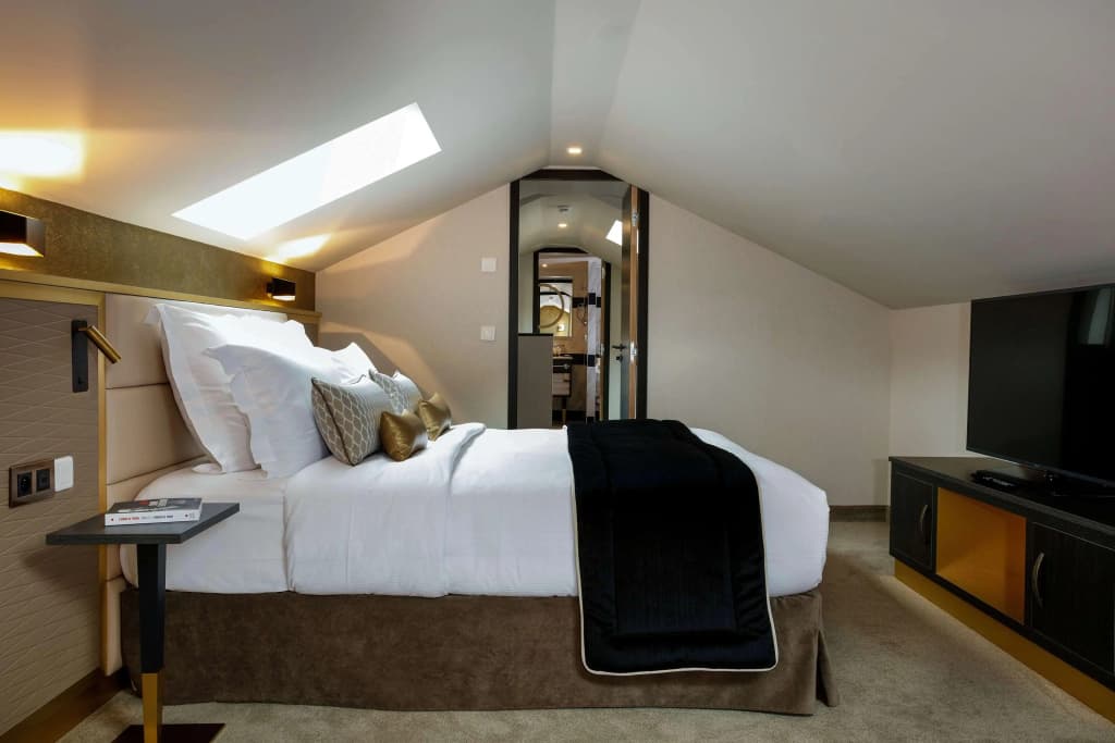 Niepce Paris Hotel, Curio Collection by Hilton - photo 7