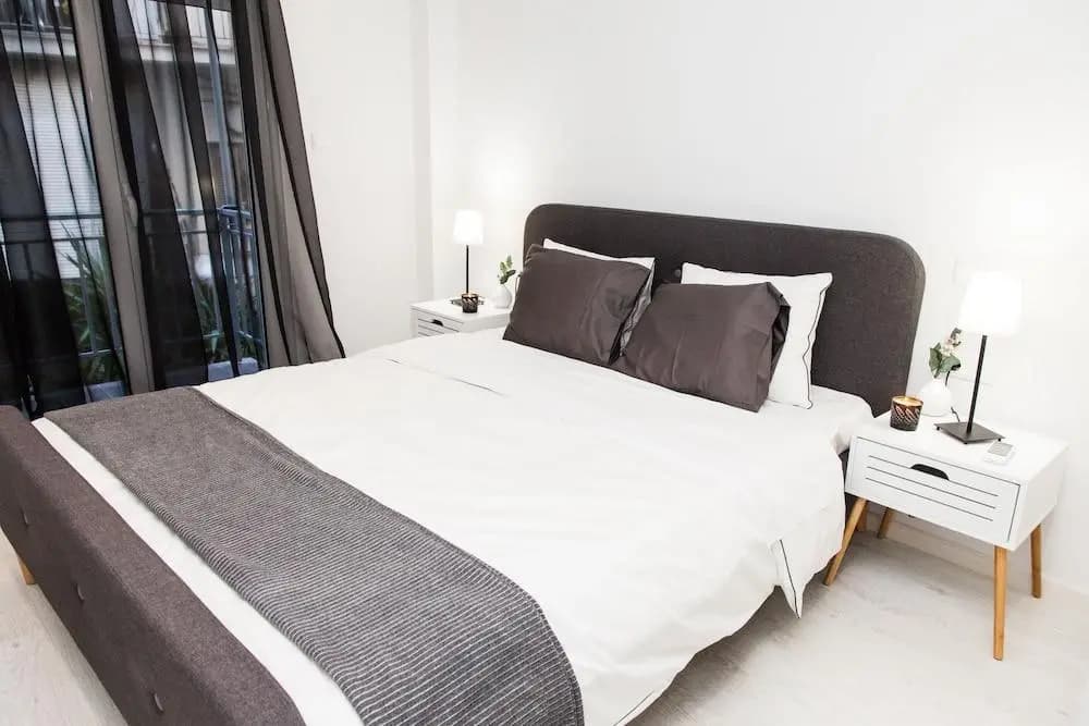 Modern, Glamorous Apt in Athens DT (2beds/2baths) - photo 3