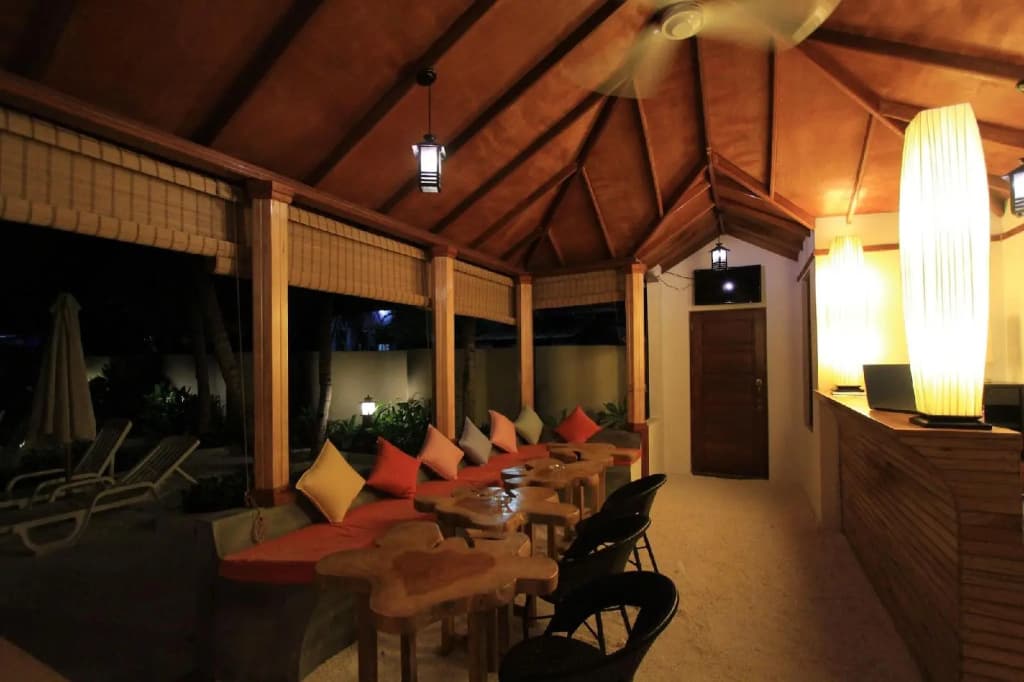 Local Island Inn - photo 9